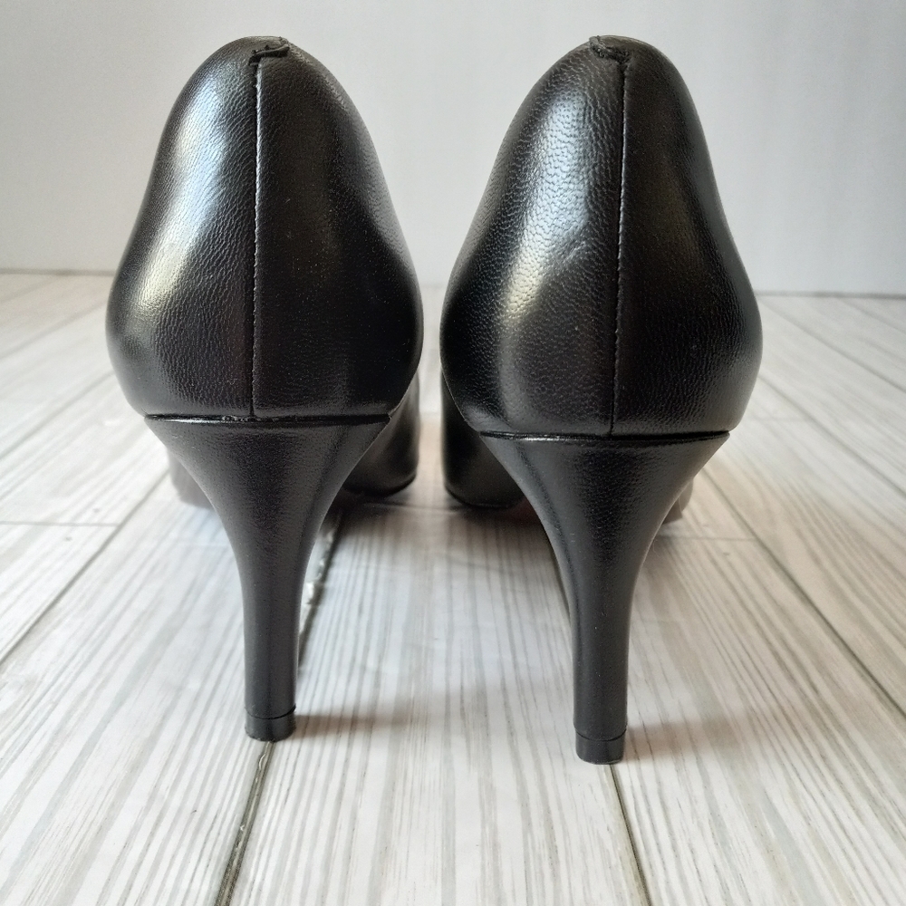 Cole Haan Classic Leather Heel Pump - Picture 3 of 9